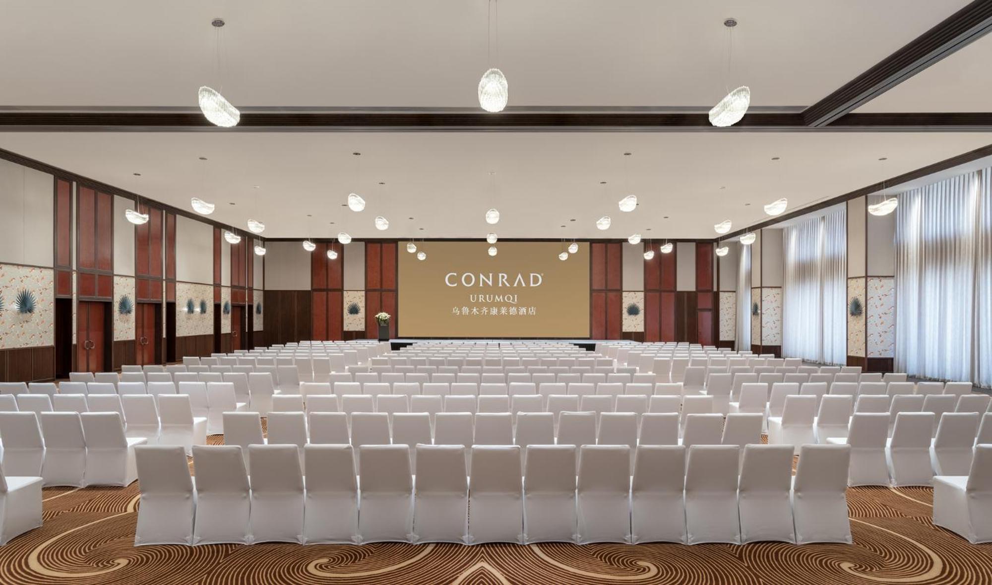 Conrad أورومتشي المظهر الخارجي الصورة